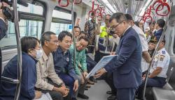 Pj Gubernur Heru Budi Hartono Temani Menteri Transportasi Korsel Jajal LRT