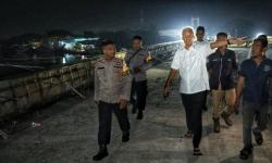 Sidak Jembatan Juwana, Ganjar lewat Jalan Tikus dan Naik Tanggul gegara Pintu Proyek Tutup  