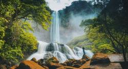 Ide Liburan ke Sukabumi, Singgah ke Curug Cikanteh yang Eksotis Mirip Tirai Raksasa 