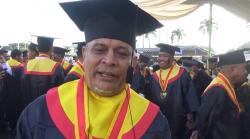 Kakek 65 Tahun Raih Titel Sarjana Hukum di Universitas Islam Jember