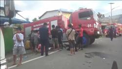 Hendak Padamkan Kebakaran, 1 Mobil Damkar Terperosok ke Parit