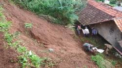 Longsor Terjang Girimulya Majalengka, 5 Rumah Rusak dan Penghuni Nyaris Tertimbun<