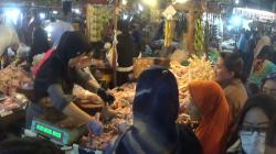 Harga Daging Ayam di Pasar Tradisional Purwakarta Rp40.000 per Kg