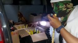 Ormas Islam Amankan Minibus Bawa Ratusan Botol Miras di Cilembang Tasikmalaya <