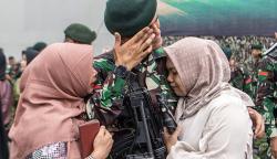Momen Haru Pelepasan 850 Prajurit TNI Jaga Perbatasan di Papua