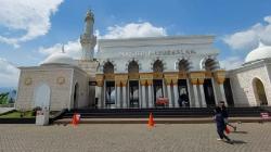 Megahnya Masjid Babussalam di Utara Garut, Tempat Ibadah Favorit Para Musafir<