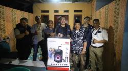 Aksi Nyata, Partai Perindo Bagikan Pengeras Suara Wireless ke Warga Petukangan Utara