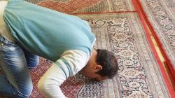 Manfaat Sujud dalam Shalat, Bantu Alirkan Darah Berisi Nutrisi pada Otak<