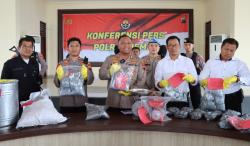  Polres Demak Tangkap 4 Penjual Obat Petasan, Sita 40 Kilogram Bahan Peledak 