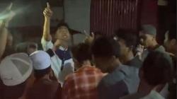 Unik, Pemuda di Ambon Bangunkan Sahur dengan Lantunkan Syair Islami