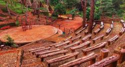 Seribu Batu Songgo Langit, Wisata Hutan Pinus di Yogyakarta, Unik Ada Rumah Hobbit 