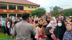 Ratusan Emak-Emak Serbu Bazar Murah Polresta Cirebon, Banyak yang Tidak Dapat<