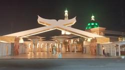 Keindahan Masjid Arrahman Blitar, Miniatur Masjid Nabawi yang Berkilau Cahaya saat Malam<