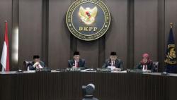 DKPP Sanksi Ketua KPU Hasyim Asy'ari, Terbukti Punya Hubungan dengan Wanita Emas