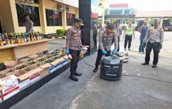 Polisi Sita Ribuan Miras dan Tuak di Bengkulu, Pedagang Dibina