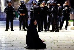Palestina Memanas! Polisi Israel Serang Puluhan Jemaah di Masjid Al-Aqsa<