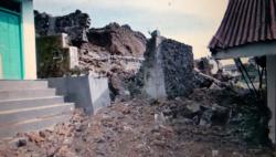 Talud Longsor Timpa Makam dan Sekolah di Temanggung, Akses Jalan Kampung Putus<