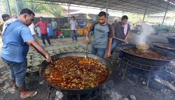 Memasak Kuah Beulangong untuk Tradisi Kenduri Nuzulul Quran