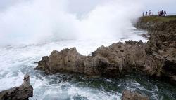 Wisata Pantai Batu Pecah Biak Tawarkan Hamparan Karang