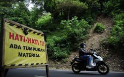 Tembok Penahan Tanah di Bogor Longsor akibat Hujan, 1 orang Terluka
