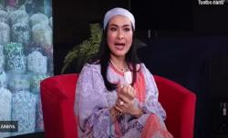 Bantah Isu Anak Pindah Agama, Iis Dahlia: Aku Masih Ingatkan Devano untuk Sholat dan Ngaji