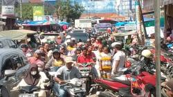 Lalu Lintas di Jatibarang Indramayu Macet, Tersendat Aktivitas Pasar Tumpah<