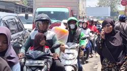 Jalur Cibiru Bandung Dipadati Pemudik Motor,  Lalu Lintas Terpecah di Cileunyi