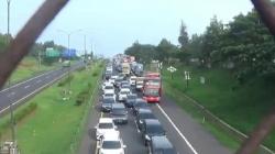 Pemudik Terjebak Macet di Tol Cipali Km 73, Diperkirakan Hari Ini One Way<