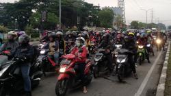 Pemudik Motor Padati Jalur Pantura Cirebon, Volume Kendaraan Terus Meningkat 