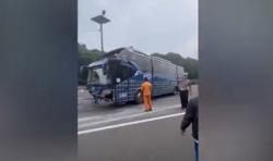 Bus Pemudik Tabrak Minibus hingga Terbalik di Tol Cipularang, 6 Luka-Luka