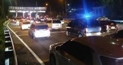  Gerbang Tol Merak Mulai Dipadati Kendaraan Pemudik dari Jakarta