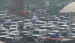 Ribuan Kendaraan Padati Gerbang Tol Cikampek Utama, Macet hingga setelah Jalan Layang MBZ