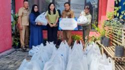 Angkasa Pura Berbagi Paket Sembako untuk Warga Kurang Mampu di Sekitar Bandara 