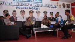 Kakor Sabhara Baharkam Polri  dan Polres Ngawi Cek Pos Pelayanan Mudik Tol KM 575 A