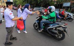 DPW Pemuda Perindo DKI Jakarta Bagi-Bagi Takjil Gratis