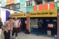 Petugas Siapkan Layanan Tambal Ban dan Cek Kesehatan Gratis di Pospam Druwo untuk Pemudik