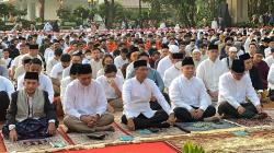 Pj Gubernur DKI Heru Budi Salat Ied di Balai Kota DKIJakarta