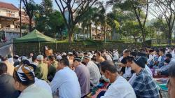 Gema Takbir Berkumandang di Penjuru Bandung, Warga Khusuk Salat Idul Fitri <