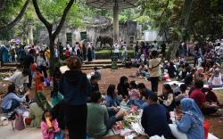 Belasan Ribu Wisatawan Padati Taman Margasatwa Ragunan