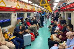 H+2 Lebaran, KRL Jogja-Solo Didominasi Rombongan Keluarga<