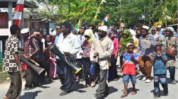 Tradisi Lebaran di Papua, Pawai Hadrat hingga Bakar Batu<