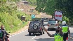 Urai Kemacetan, Polisi Berlakukan One Way di Lingkar Gentong Arah Bandung<
