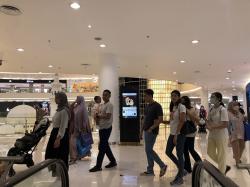 Pengunjung Padati Pusat Perbelanjaan pada H+3 Lebaran