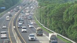 Tol Cipularang Dipadati Kendaraan dari Bandung ke Jakarta<