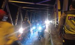 Ribuan Laron Muncul di Jembatan Serayu Banyumas, Arus Balik Ruas Buntu-Sokaraja Tersendat