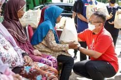 UPG Salatiga Salurkan Paket Penerimaan Gratifikasi ke Pemulung