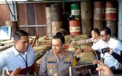  Polisi Tutup Gudang Solar Ilegal di Kertapati Palembang <