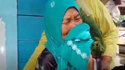 Pilu, Nenek Ini Menangis Tersesat di Pantai Cari Keluarga