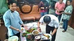 Sandiaga-Gibran Kunjungi Ketua PDIP Solo FX Rudy, Dijamu Sayur Lodeh dan Sambal Goreng