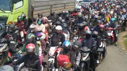 Volume Pemudik Motor ke Jakarta Melonjak di Pantura Cirebon, Bersiap Rekayasa Lalin<